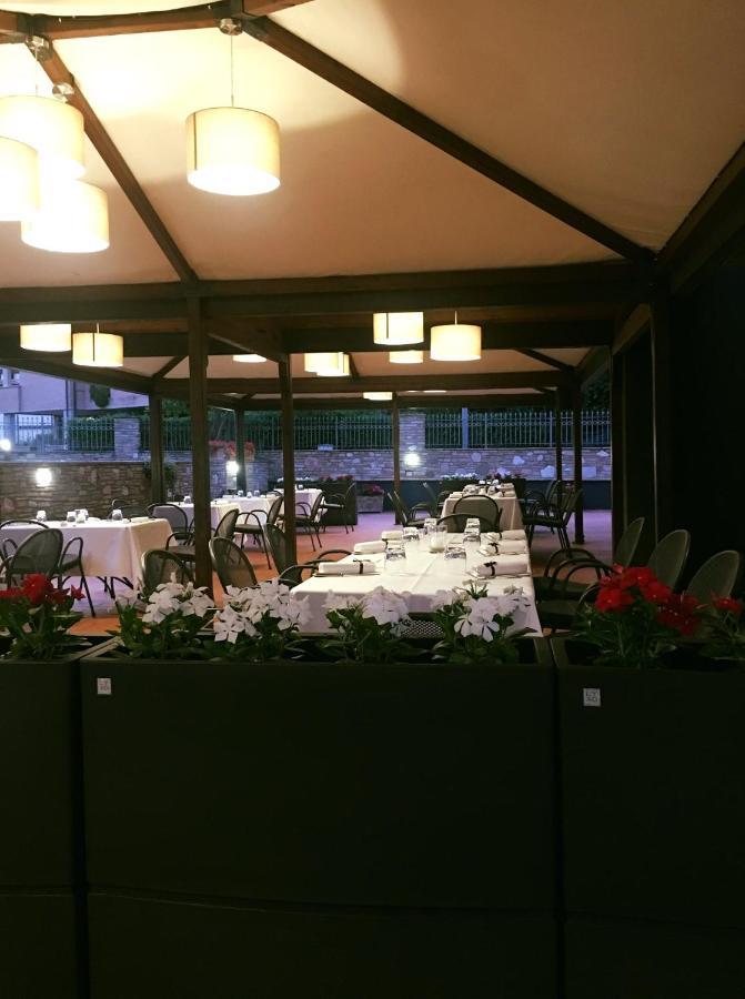 Locanda Giustini Ассизи Экстерьер фото